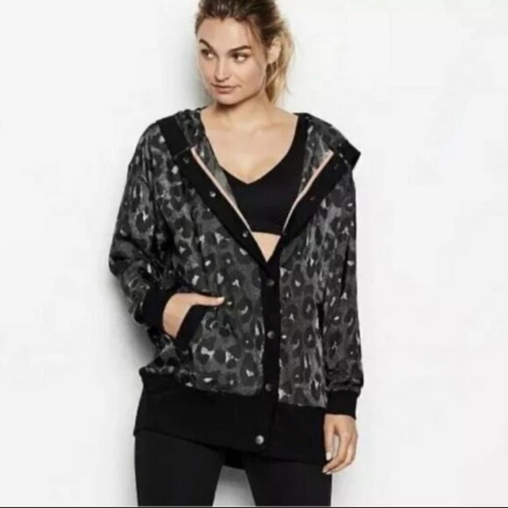 Victoria's Secret Victoria Sport hooded oversized jacket size medium windbreaker